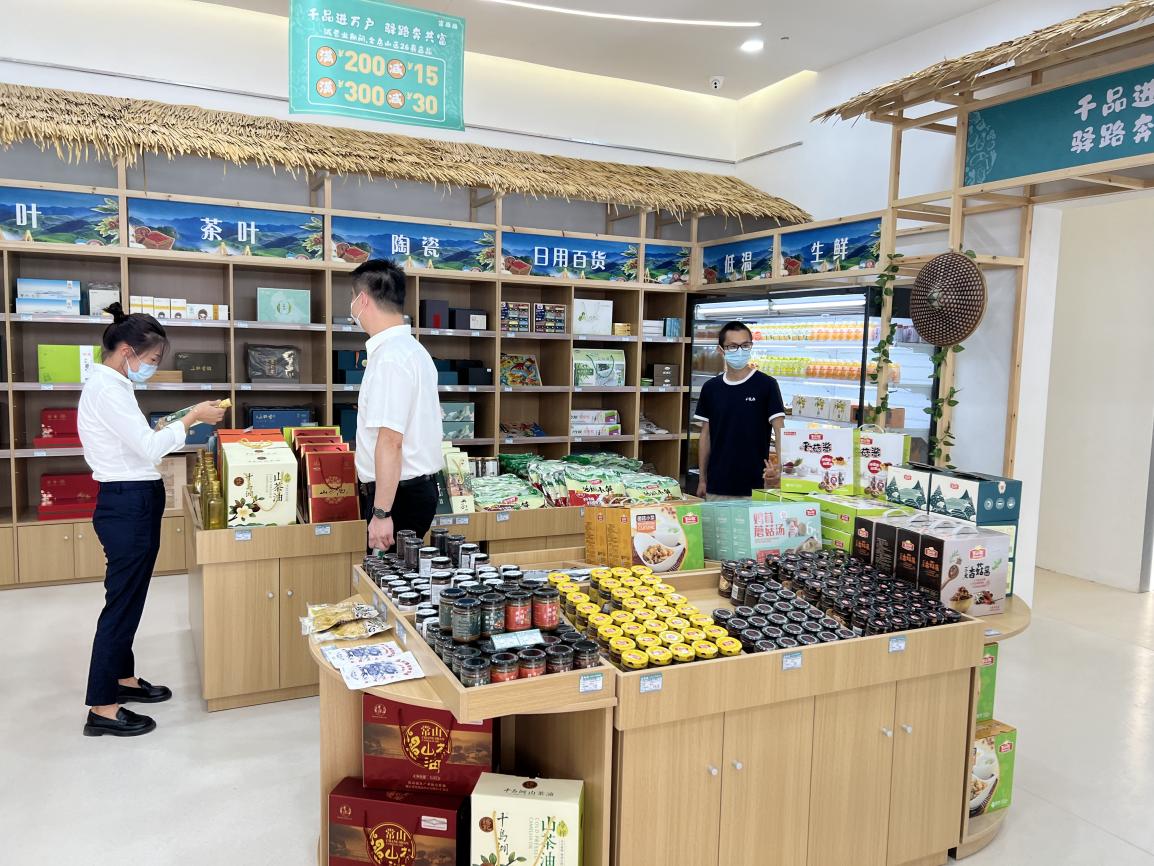 富田田山区特色农产品旗舰店入驻嘉兴服务区，开启城乡融合新篇章